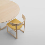 maruni en round table